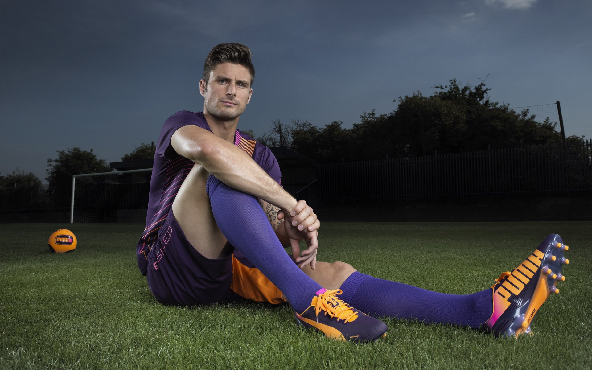 星空体育在线官网-国际米兰三线站位紧凑形成防守铁墙，国际米兰的阵型