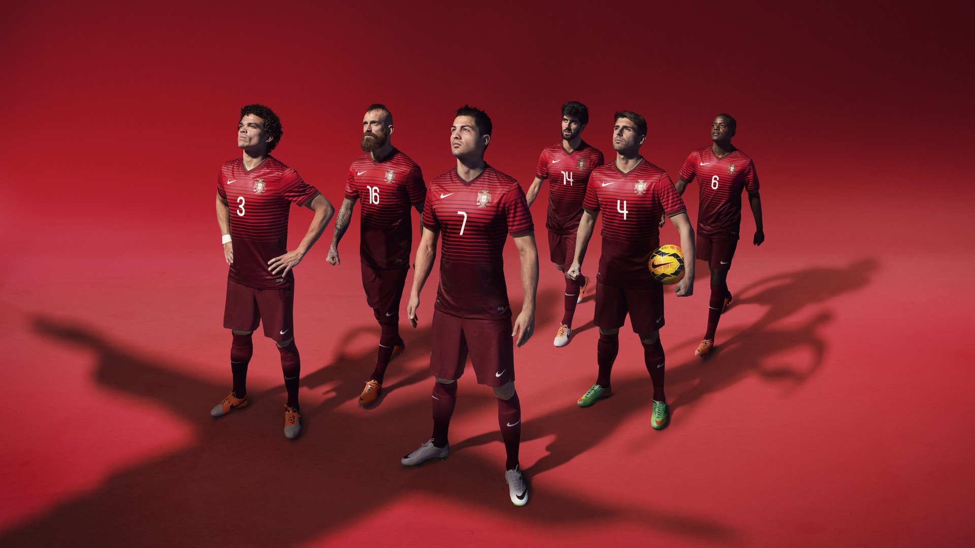 都灵中场厚度保障防线稳定性，都灵主场球衣